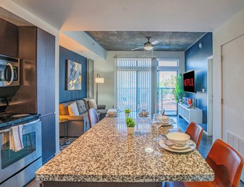 Luxury Stay at DT PHX|Balcony,Pool,Gym,Parking,W/D 2