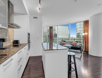 Luxury Sventy Hotel Downtown Toronto| Steps to CN Tower & Waterfront W/Parking 4