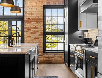 Luxury TC Loft: Historic Condo! 5