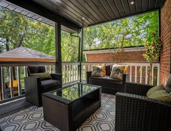 Luxury Toronto Stay with BBQ, Gazebo, Games & Parking 2