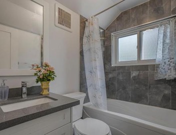 Luxury Toronto Stay with BBQ, Gazebo, Games & Parking 4