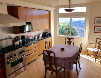 Luxury Townhouse with Spectacular Views - Free Off-street Parking 3