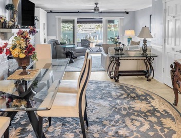 Luxury Waterfront Townhouse, Private Hot Tub , Weekend Rentals 4