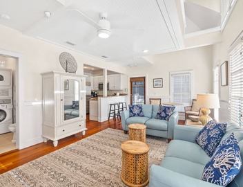 Madison Carriage, South of 30-A in Rosemary Beach. Close to Beach, Pool and Shoppes. 5