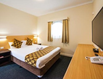 Mahoneys Motor Inn 2