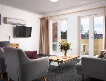 MainStay Suites Kew 3