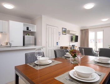 MainStay Suites Kew 2