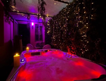 Majorelle green Spa Suite 2