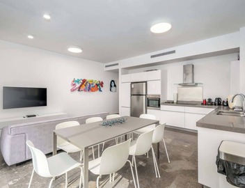 Mamma Mia 3BR in Frishman beach by HolyGuest 3