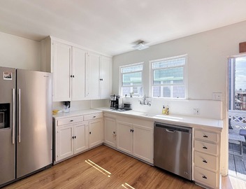 MANHATTAN BEACH Peaceful 2 bedroom steps to the beach 2