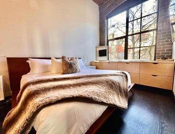Massive Downtown Seattle Condo - Free Parking! 3