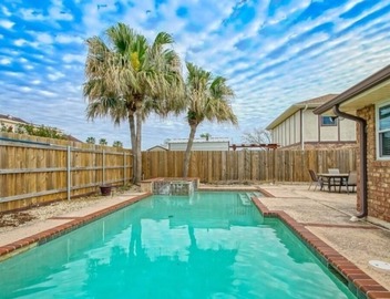 Memorable 1 Bedroom luxurious house. 4