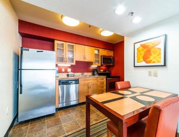 Metro Phoenix Extended Stay - Queen Studio 3