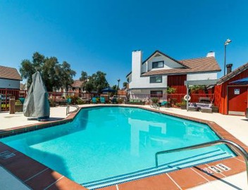 Metro Phoenix Extended Stay - Queen Studio 5