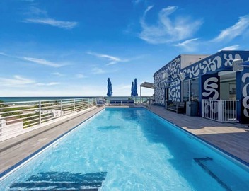 Miami Ocean Drive 1BR APT & Rooftop Pool Access 5