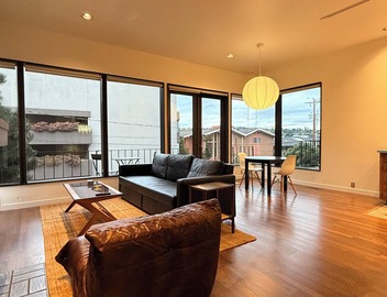 Mid Century Modern 2-bedroom apartment in the heart of Seattle 3