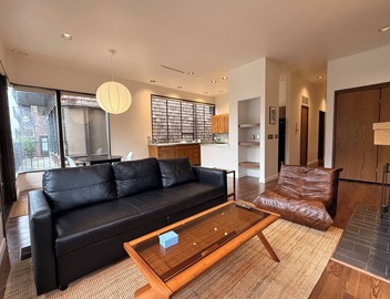 Mid Century Modern 2-bedroom apartment in the heart of Seattle 5