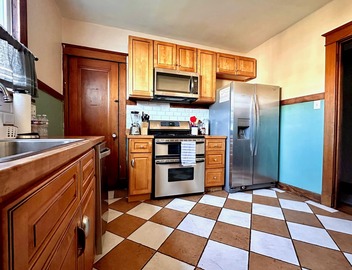 Mid City 2 BR in Beautiful Arts and Crafts House 2