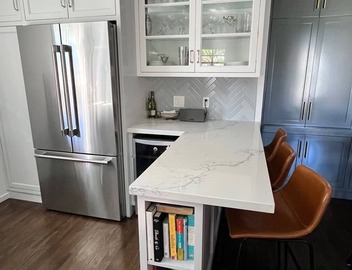 MidCity Oasis: Charming 2-br 2-ba house w/porch, fireplace & giant yard! 2