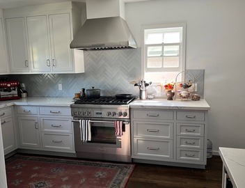 MidCity Oasis: Charming 2-br 2-ba house w/porch, fireplace & giant yard! 3