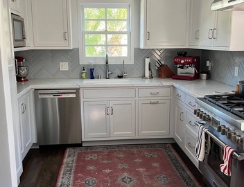 MidCity Oasis: Charming 2-br 2-ba house w/porch, fireplace & giant yard! 4