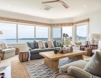 Million dollar views, Steps to the Beach. 5