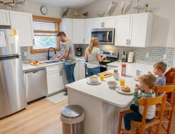 Mins from Beach Outdoor Patio & Games Sleeps 9 3