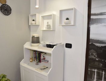 Minutes from downtown with the subway only 20 m from the house. 2