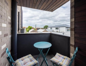Modern 1 Bedroom Apartment in Brunswick East near CBD 3