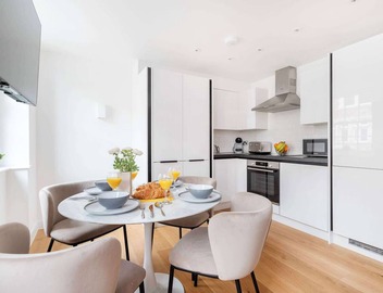 Modern 1BR with Balcony by Soho 2