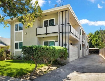 Modern 2 Bedroom Apt. 4