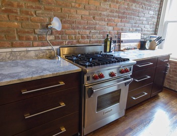 Modern 2-bedroom loft condo near BC, BU, hospitals & train w/parking available. 4