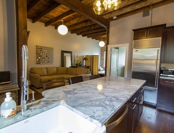 Modern 2-bedroom loft condo near BC, BU, hospitals & train w/parking available. 5