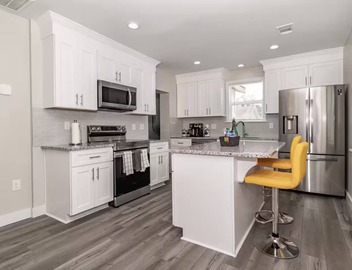 Modern 2Bd/2Ba Getaway in Historic Olde Town 2
