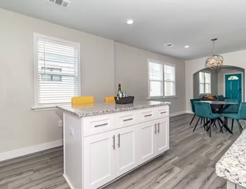 Modern 2Bd/2Ba Getaway in Historic Olde Town 4