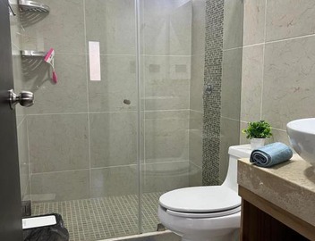 Modern 2BR 2BA Workspace Wifi Pools 24x7 Sec 2