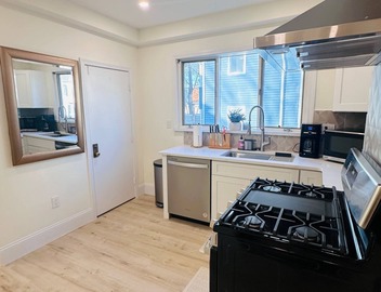 Modern 2BR near subway & parking available 3