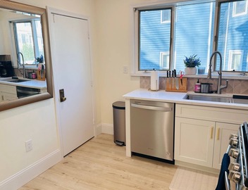 Modern 2BR near subway & parking available 4