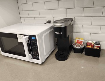 Modern 2BR Whole Home in Vancouver | Near Airport & Downtown 4