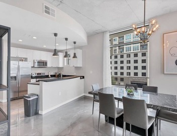 Modern 3 bedroom condo in downtown w free parking 2