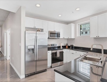Modern 3 bedroom condo in downtown w free parking 3