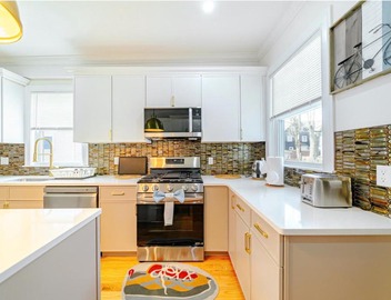 Modern 3BR & 3BA Boston Apt - Patio, Bathtub, Walk to Red Line 82 4