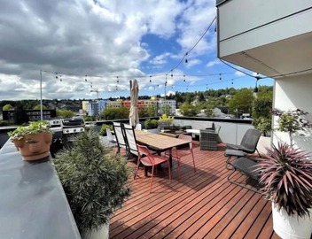 Modern 3BR: Rooftop, A/C, Gigabit WiFi & Parking 4