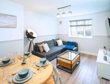 Modern 3BR with Fast Links to Central London & Free Parking 4