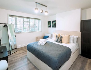 Modern 3BR with Fast Links to Central London & Free Parking 3