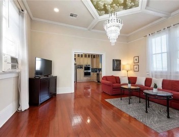 Modern 4BR Retreat · Walk to Downtown New Orleans Unit 1 2