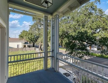 Modern 4BR Retreat · Walk to Downtown New Orleans Unit 1 5