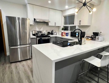 Modern and Newly Renovated 4-bedroom 2 bathroom house with WiFi in Toronto 2