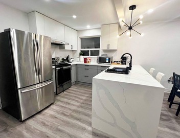 Modern and Newly Renovated 4-bedroom 2 bathroom house with WiFi in Toronto 3