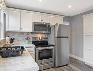 Modern Beachside Condo in Onset Village: Walk to Dining, Market & Beaches Monthly Rates Available 5